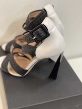 Load image into Gallery viewer, Calvin Klein heeled sandals 38.5
