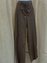 Load image into Gallery viewer, Wilfred Khakis 6 NWT
