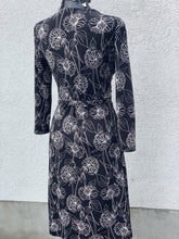 Load image into Gallery viewer, Banana Republic (outlet) Wrap Dress XS
