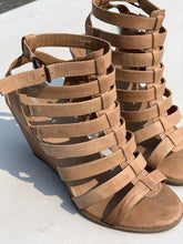 Load image into Gallery viewer, Nine West Sandals 7
