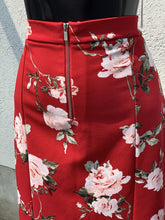 Load image into Gallery viewer, Dynamite Floral Skirt S
