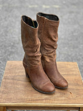Load image into Gallery viewer, Steve Madden Leather Boots 8.5

