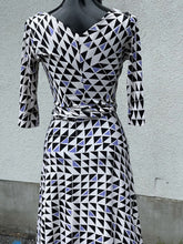 Load image into Gallery viewer, Diane Von Furstenburg Silk Wrap Vintage Dress 2
