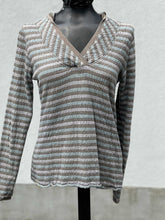Load image into Gallery viewer, Lole Top Long Sleeve Striped M
