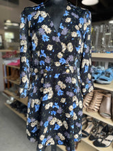 Load image into Gallery viewer, Zara Floral Dress L
