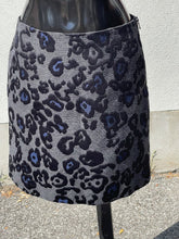 Load image into Gallery viewer, Ann Taylor Lined Skirt 4P
