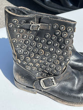 Load image into Gallery viewer, Frye Boots 9 Vintage

