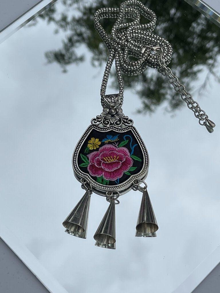 Embroidered pendant necklace