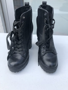 Steve Madden Lace Boots 5.5