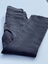 Load image into Gallery viewer, Gap Cigarette High Rise Jeans 27/4
