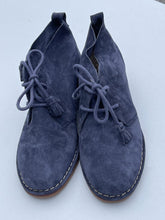 Load image into Gallery viewer, Hush Puppies Desert Boots 7
