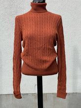 Load image into Gallery viewer, Gap Cable Knit Sweater L
