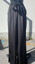 Load image into Gallery viewer, Halston Pants M
