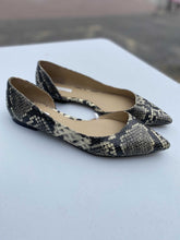 Load image into Gallery viewer, H&amp;M Snakeskin Leather Flats 41
