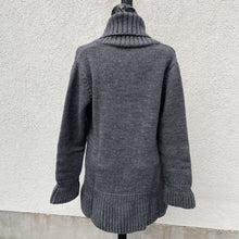Load image into Gallery viewer, Bianco &amp; Blue sweater L
