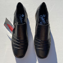Load image into Gallery viewer, Rieker Shoes NWT 40
