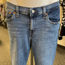 Load image into Gallery viewer, Levis boyfriend jeans 30
