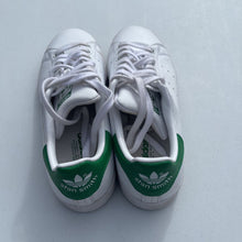 Load image into Gallery viewer, Adidas Sneakers 8.5
