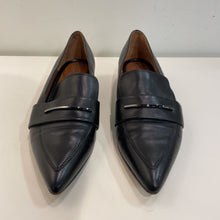 Load image into Gallery viewer, Franco Sarto leather shoes 8.5
