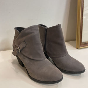 Blowfish stack heel ankle boots 8