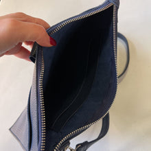Load image into Gallery viewer, Unbranded handbag
