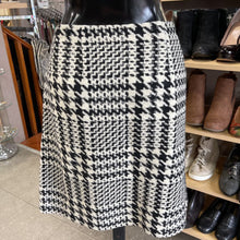 Load image into Gallery viewer, Eddie Beauer Lined Wool Blend skirt 8
