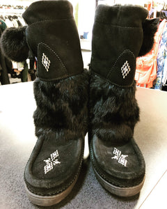 Manitobah Mukluk suede/fur boots 10