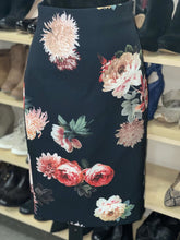 Load image into Gallery viewer, Zara Floral Skirt XS
