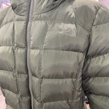 Load image into Gallery viewer, The North Face Down Coat XL
