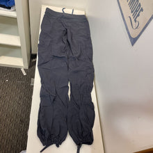 Load image into Gallery viewer, Lululemon On The Move pants 6
