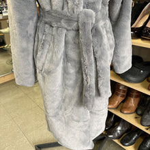Load image into Gallery viewer, H&amp;M Faux fur Coat S NWT
