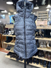 Load image into Gallery viewer, Lululemon Packable Vest 10
