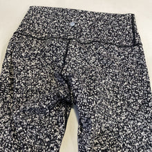 Load image into Gallery viewer, Lululemon Floral Cropped leggings 6
