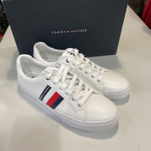 Load image into Gallery viewer, Tommy Hilfiger Sneakers 9 NEW
