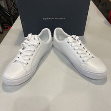 Load image into Gallery viewer, Tommy Hilfiger Sneakers 9 NEW
