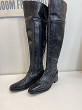 Load image into Gallery viewer, AFEF Made In Italy tall leather boots 37
