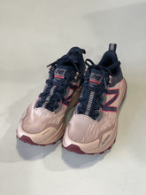 Load image into Gallery viewer, New Balance Comfort Insert Sneakers 6.5

