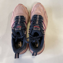 Load image into Gallery viewer, New Balance Comfort Insert Sneakers 6.5
