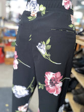Load image into Gallery viewer, One by Chapter one floral pants M
