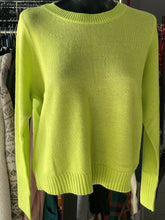 Load image into Gallery viewer, H&amp;M Knit Sweater M

