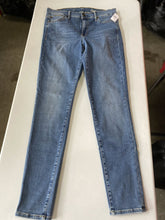Load image into Gallery viewer, Gap Jeans NWT 30 Regular
