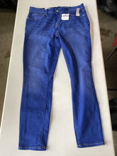 Load image into Gallery viewer, Gap Jeans Legging Jean NWT 29

