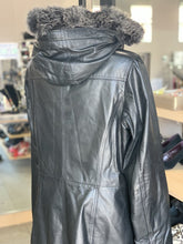 Load image into Gallery viewer, Danier Thinsulate Coat Vintage M

