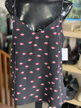 Load image into Gallery viewer, Equipment Silk Lip print Tank Top M NWT

