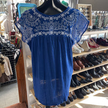 Load image into Gallery viewer, Lucky Brand Embroidered Top short sleeve M
