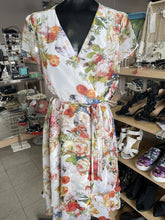 Load image into Gallery viewer, Sandra Darren Floral Dress 10
