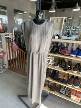 Load image into Gallery viewer, Club Monaco pleated dress 8
