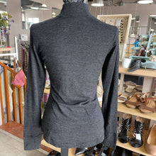 Load image into Gallery viewer, Tatum &amp; Olivia Wool top long sleeve L
