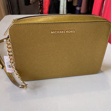 Load image into Gallery viewer, Michael Kors Leather Crossbody NWTMichael Kors Leather Crossbody NWT
