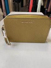 Load image into Gallery viewer, Michael Kors Leather Crossbody NWTMichael Kors Leather Crossbody NWT
